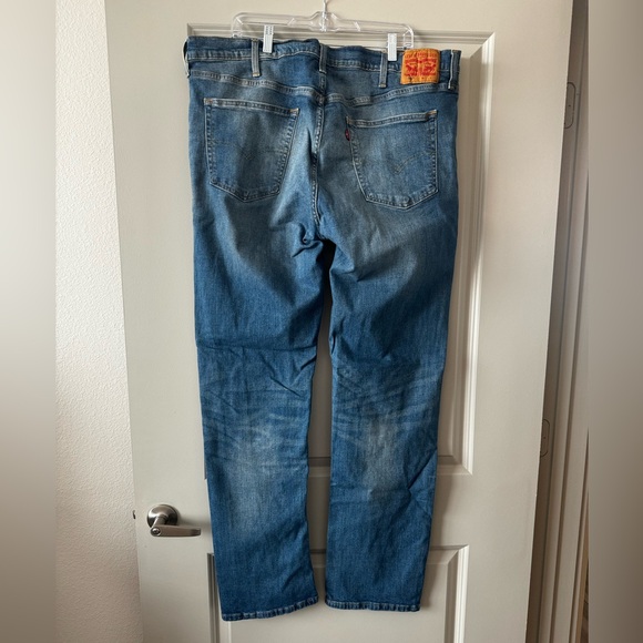 Men’s Levi Jeans - Picture 2 of 3